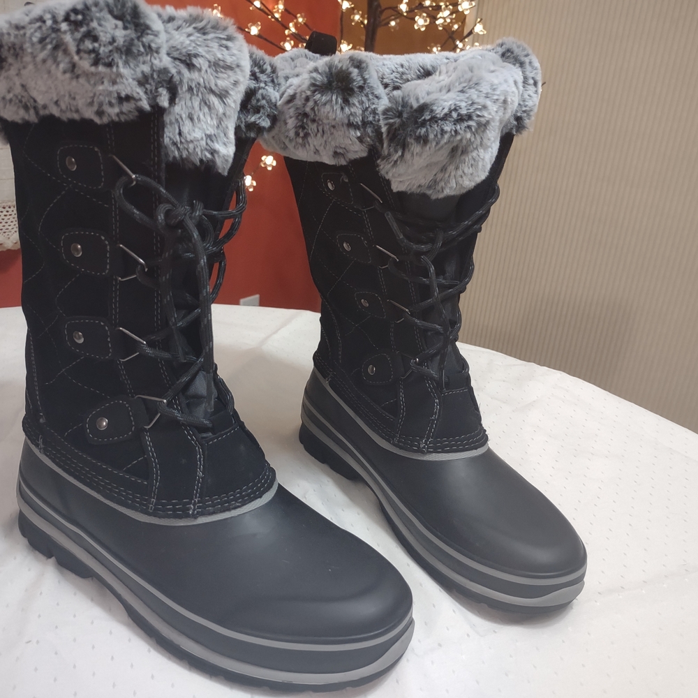 Khombu Black and Gray Winter Boots